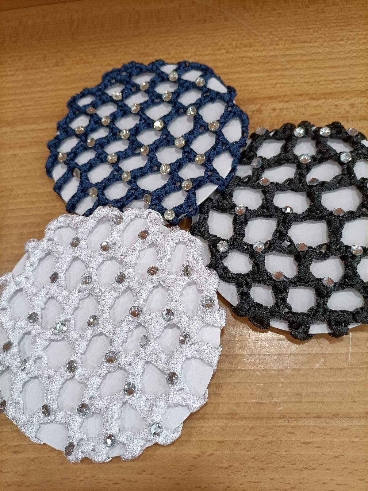 Redecilla para el pelo HKM Sports Equipment color blanco, con adornos de cristales - Imagen 2