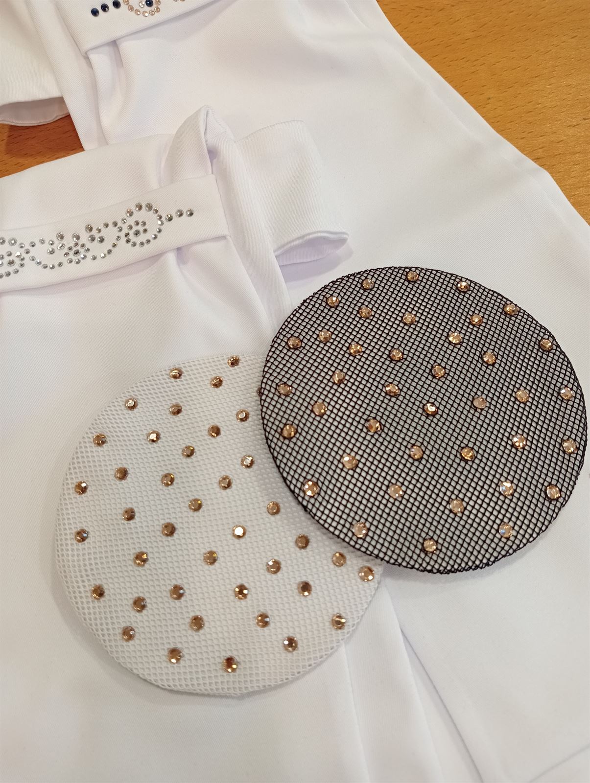 Redecilla para el pelo HKM Sports Equipment color negro con adornos de cristales rosegold - Imagen 3