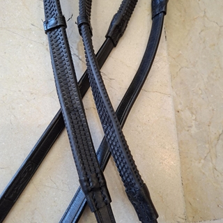 Riendas de goma LEXHIS GREEN, cuero color negro y goma negra con tacos - Imagen 2