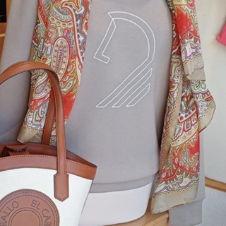 Sudadera LAURIA GARRELLI Livigno Horse Head color taupe - Imagen 1