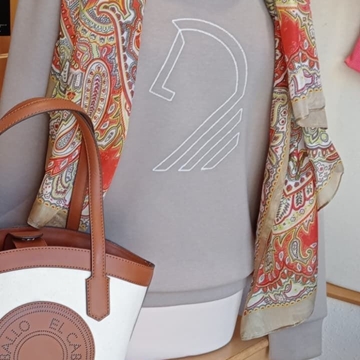 Sudadera LAURIA GARRELLI Livigno Horse Head color taupe - Imagen 1