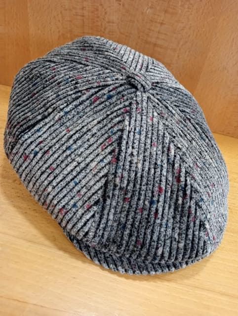 Visera BEIRETS de pana tono gris con motitas granates y azules - Imagen 3